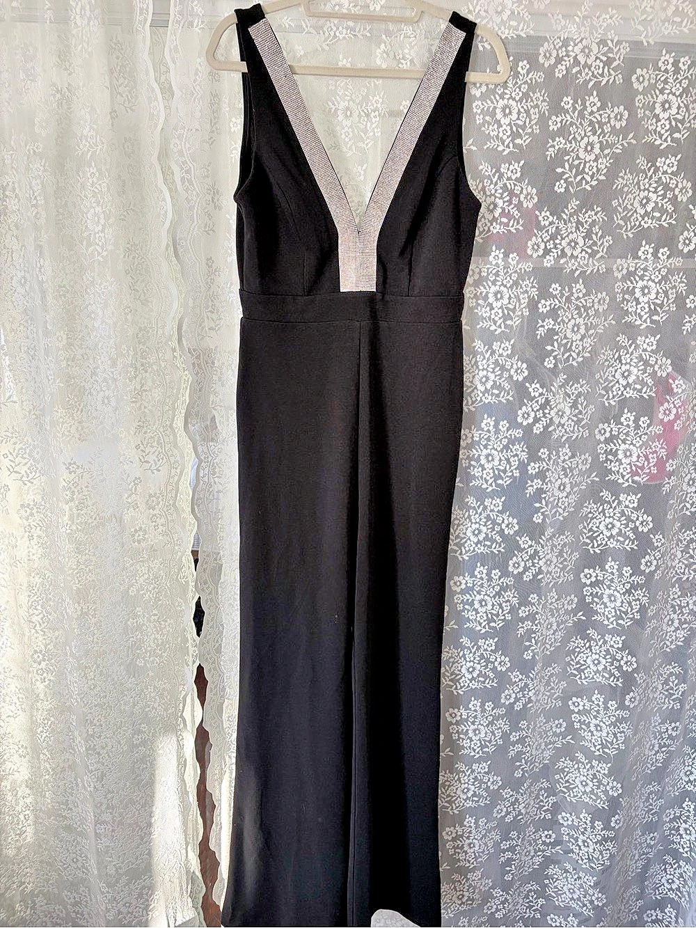 Lulu’s Black Jumpsuit Size Medium Like New